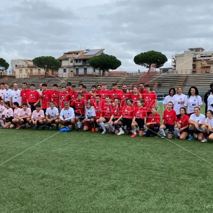 Locri, un calcio alla violenza sulle donne. In campo avvocati, medici e giovani