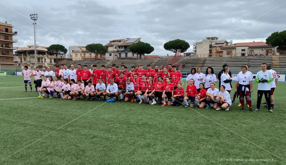 Locri, un calcio alla violenza sulle donne. In campo avvocati, medici e giovani