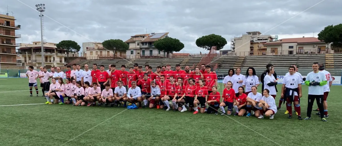 Locri, un calcio alla violenza sulle donne. In campo avvocati, medici e giovani