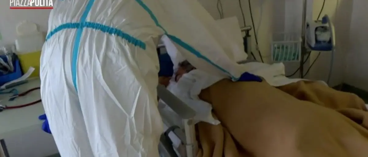 Il no vax in terapia intensiva, intubato in posizione prona ma ancora anti vaccino: il video