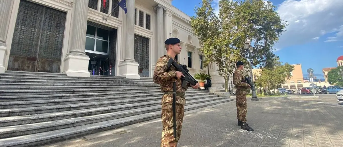 Reggio Calabria, militari dell’Esercito ritrovano un bambino che si era smarrito