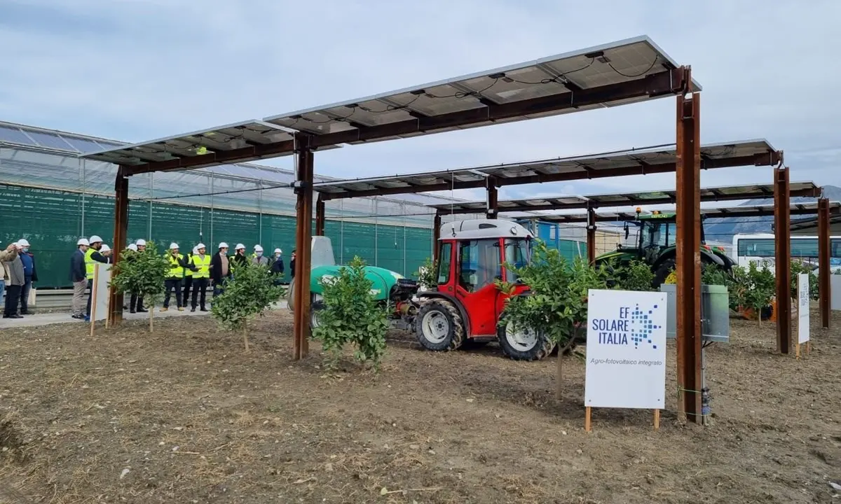 Presentato a Scalea un prototipo “agro-fotovoltaico” per produrre energia nei campi coltivati