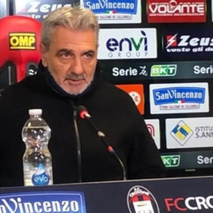 Crotone calcio, la rabbia di Vrenna contro i suoi calciatori: «Dovrebbero vergognarsi»
