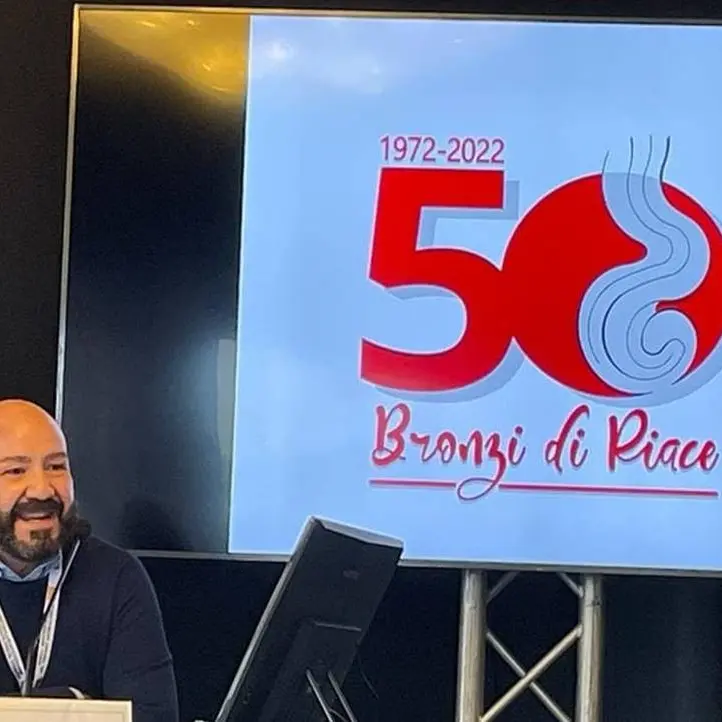 I Bronzi di Riace diventano un brand, presentato a Paestum il logo