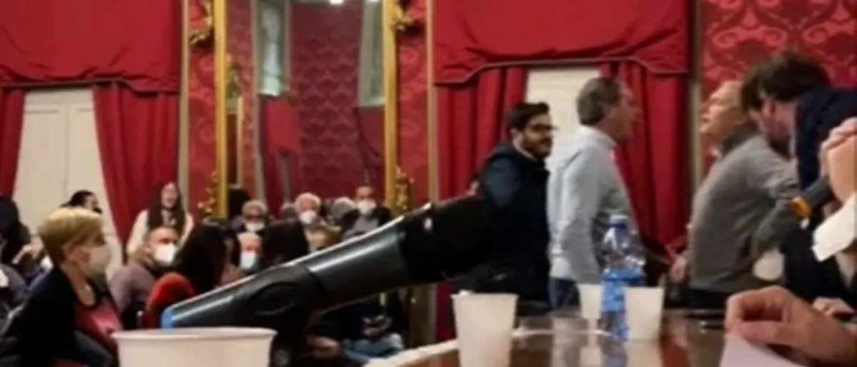 Lite all’assemblea Pd Cosenza, il dirigente regionale a Boccia: «Indignato dal linguaggio di Graziano»