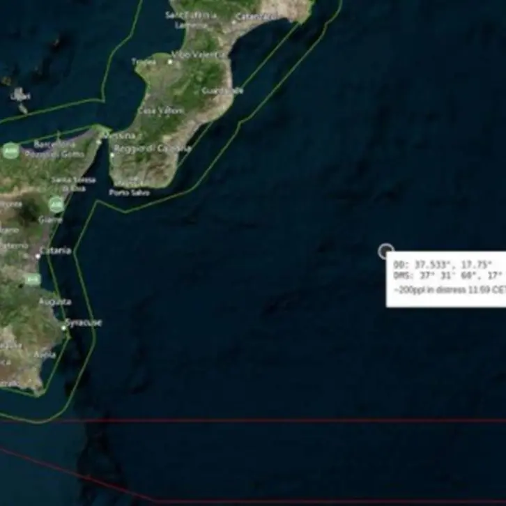 Migranti, nave soccorsa al largo della Calabria: salvataggio difficile a causa delle condizioni del mare