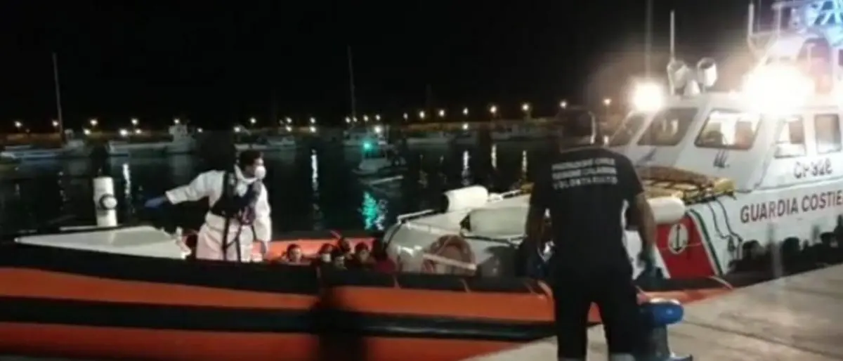 Migranti, continuano gli sbarchi in Calabria: 80 profughi arrivati nel Reggino, 160 verso Crotone