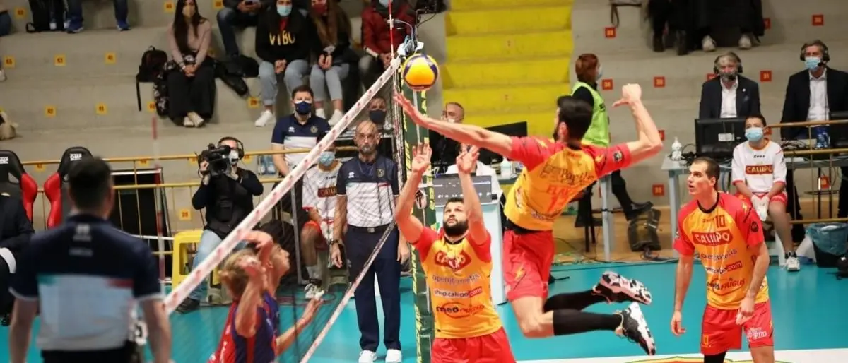 Volley, un punto per la Tonno Callipo nella battaglia contro Monza che vince al tie-break
