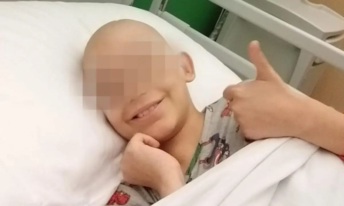 Reso cieco da un tumore al cervello ma ora il piccolo Matteo ha sconfitto il cancro: la gioia sui social