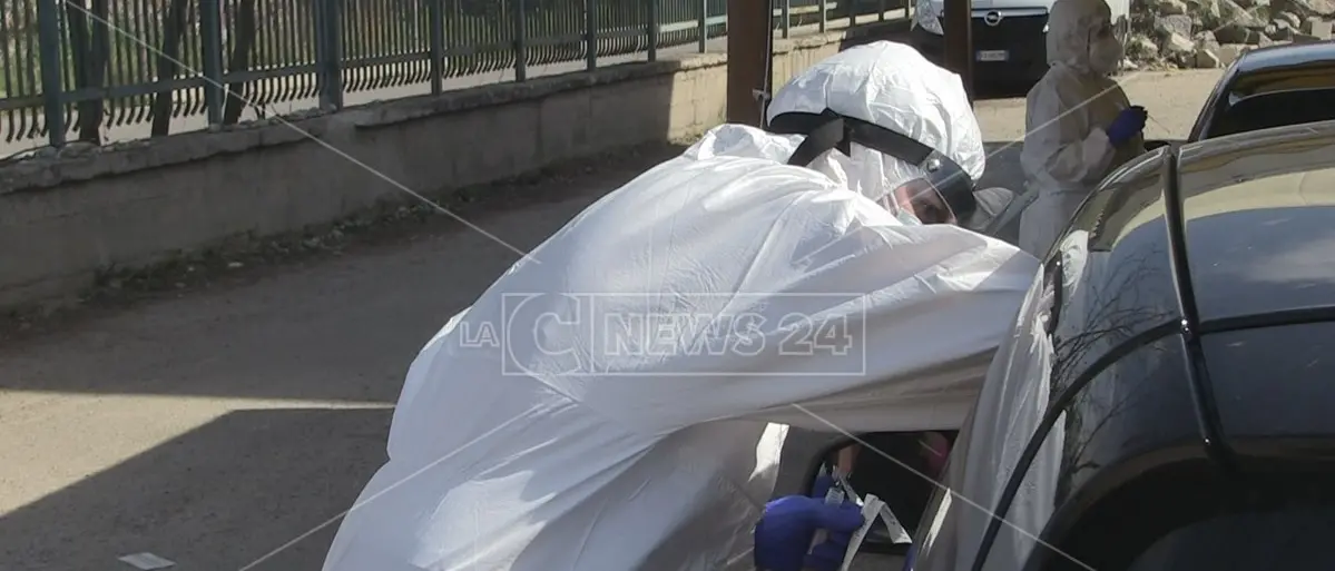 Variante Omicron, anche tre calabresi tra i contatti del paziente zero: rischio basso ma sono in quarantena