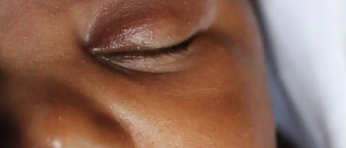 Bimba nasce in mare, il parto sul peschereccio dei migranti in viaggio verso la Calabria