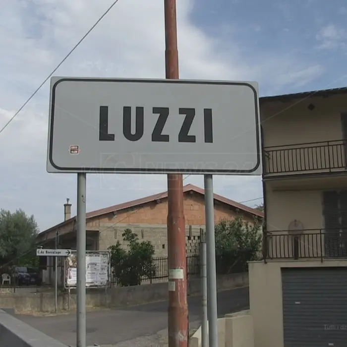 Covid, a Luzzi crescono i casi: il sindaco chiude le scuole, si va verso la zona arancione