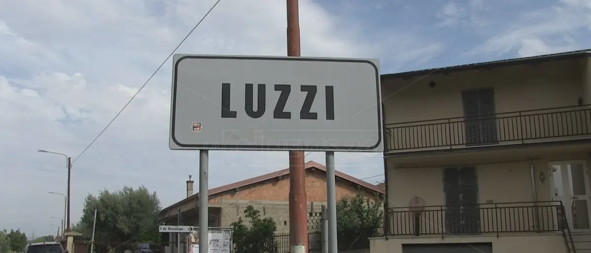 Covid, a Luzzi crescono i casi: il sindaco chiude le scuole, si va verso la zona arancione