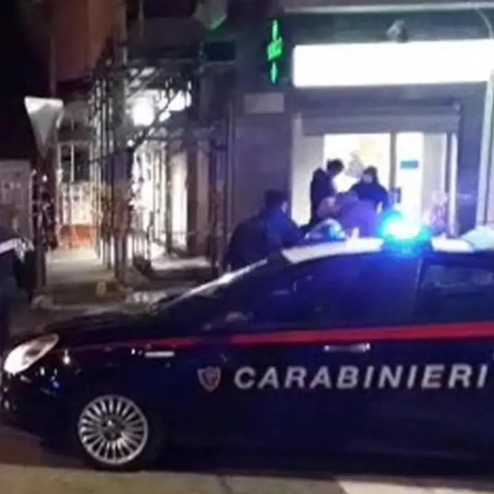 Tenta di sventare una rapina a Torino, accoltellato un carabiniere: è grave