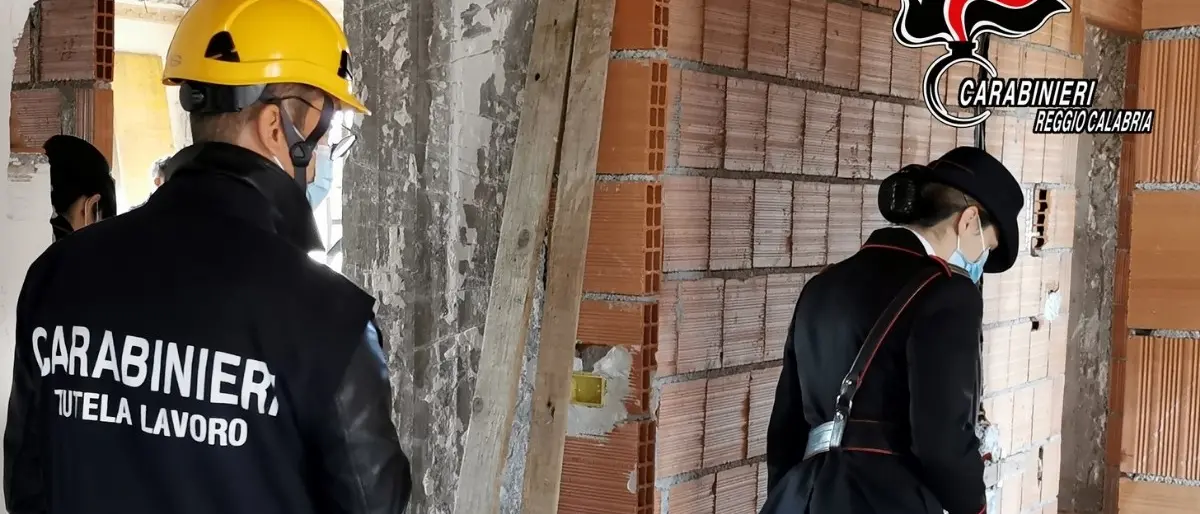 Controlli dei carabinieri sui luoghi di lavoro, denunce e sequestri nel Reggino