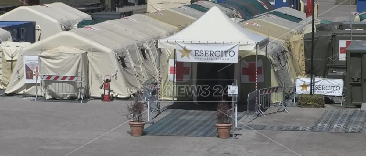 Vaccini anti Covid, dalla Calabria la richiesta di riaprire gli hub gestiti dall’Esercito