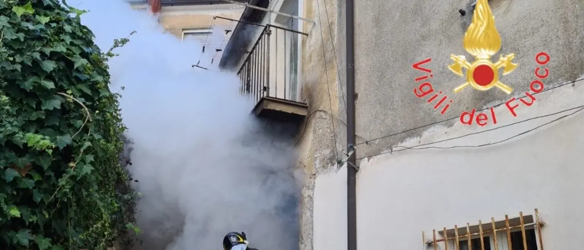 Curinga, incendio danneggia una casa nel centro storico
