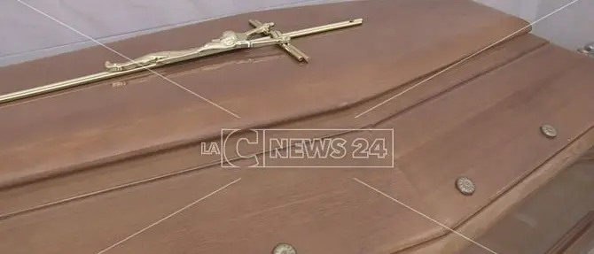 Esplode bara in una cappella del Vibonese, disposta la chiusura di parte del cimitero