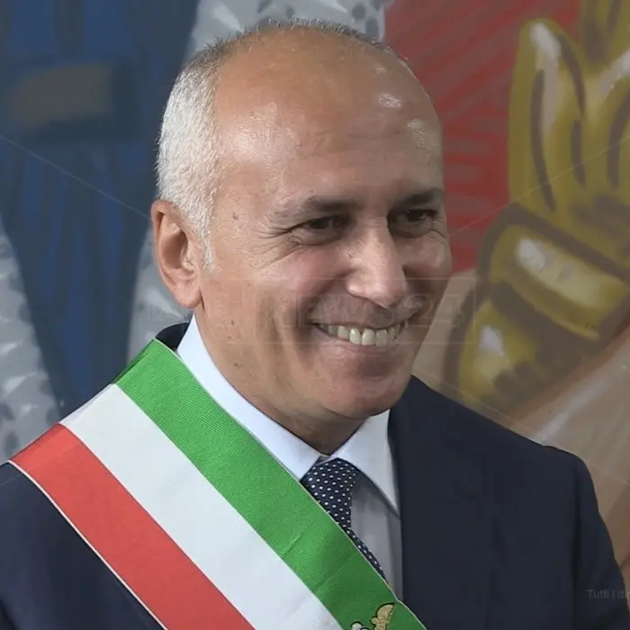Covid Cosenza, dal 6 dicembre obbligo di mascherine anche all’aperto