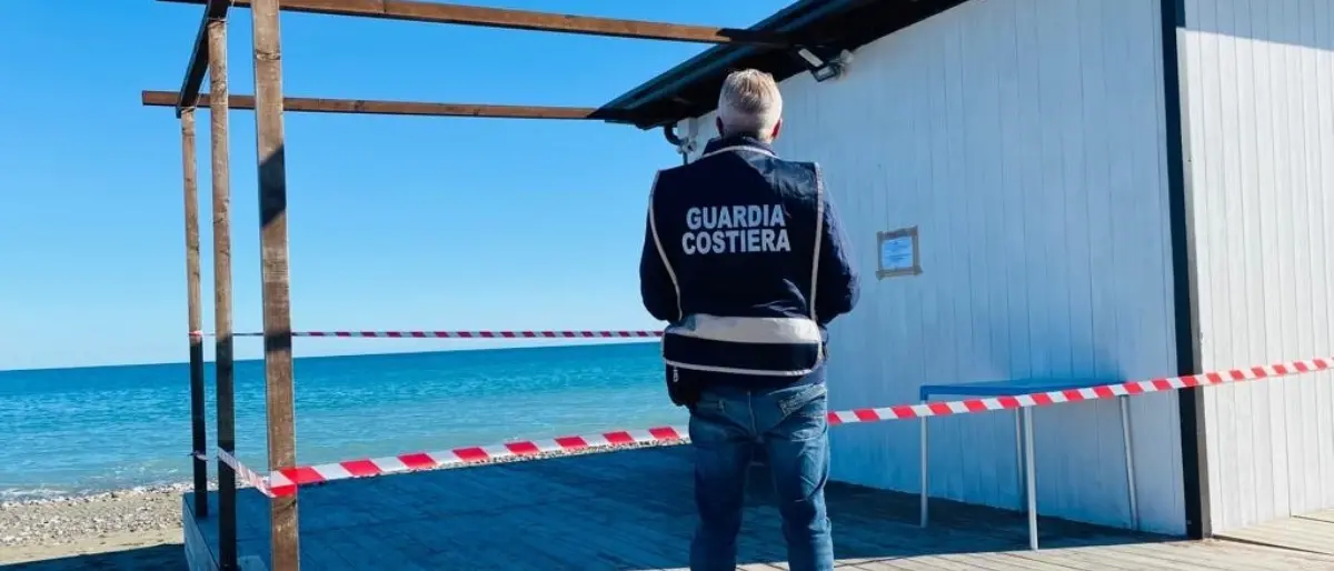 Stabilimenti balneari sul demanio marittimo, sette denunce nel Cosentino