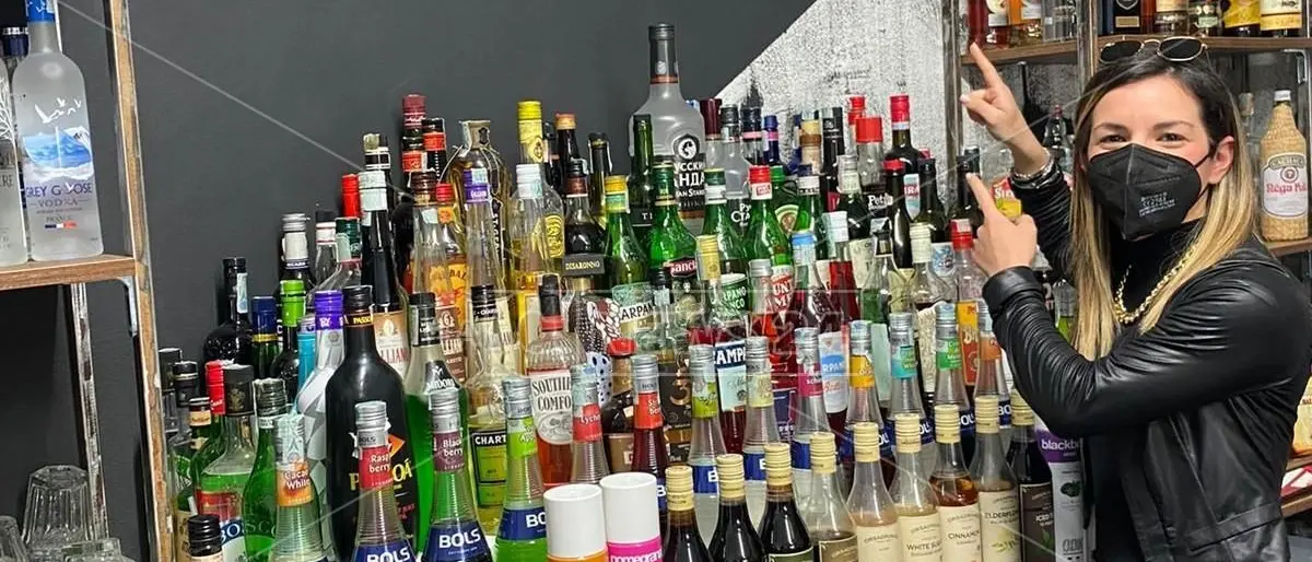 Arrivò in Italia da bambina a bordo di un gommone, oggi apre un locale nel Cosentino