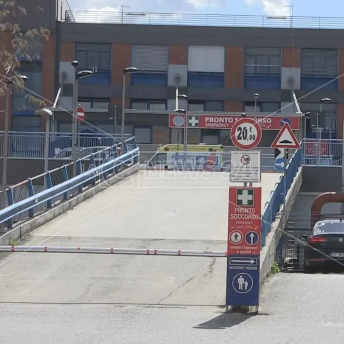 «Mio fratello disabile dimenticato per tre giorni al pronto soccorso di Cosenza»