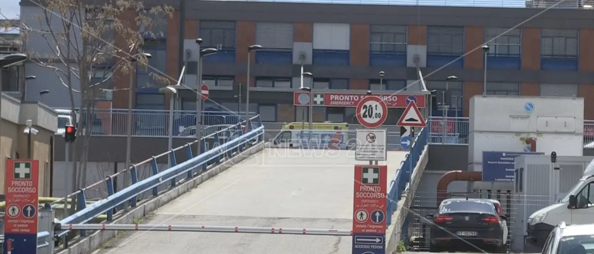 «Mio fratello disabile dimenticato per tre giorni al pronto soccorso di Cosenza»