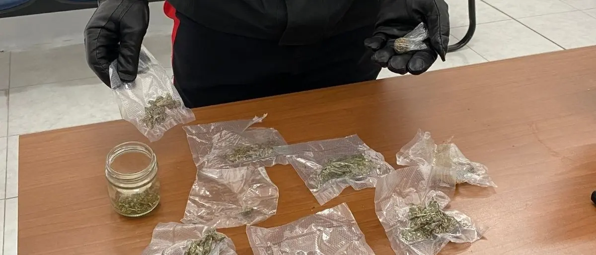 Catanzaro Lido, 68 grammi di marijuana già suddivisa in dosi: arrestato 31enne