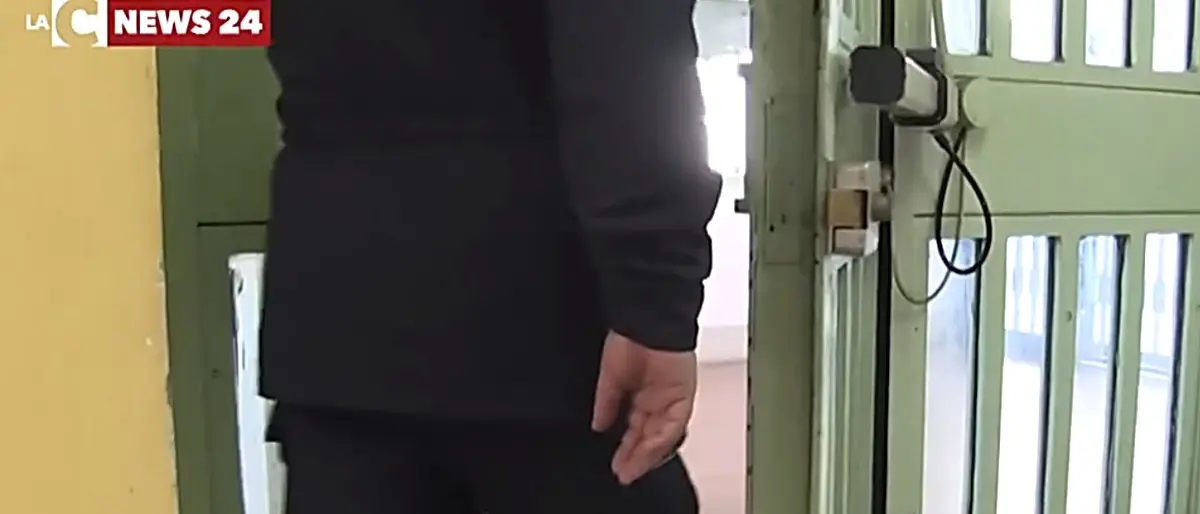 Cassano, avrebbe tentato di sfregiare una ragazza con un taglierino: arrestata una 30enne