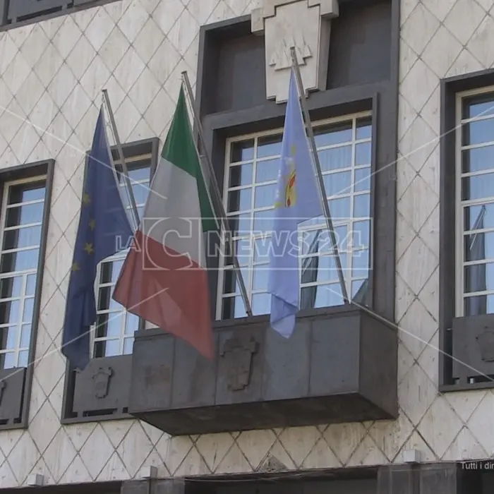 Cosenza, il Comune pronto a costituirsi contro l’ex sindaco Mario Occhiuto