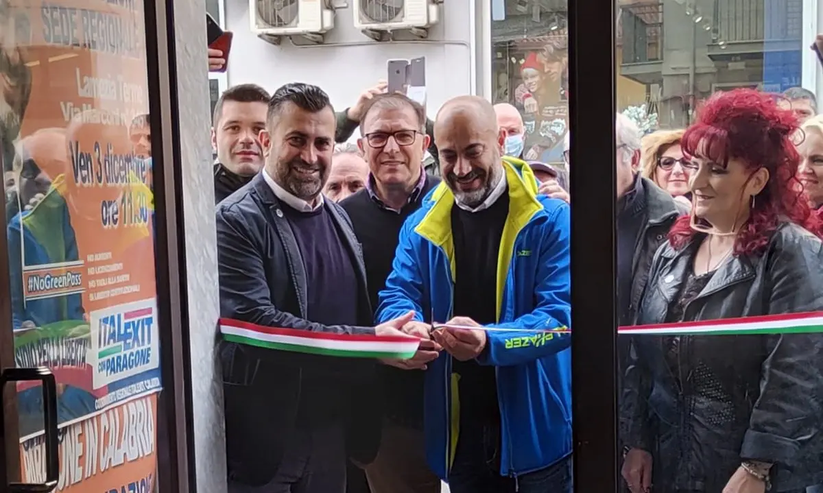 Lamezia, inaugurata la sede regionale di Italexit: presente il senatore Gianluigi Paragone