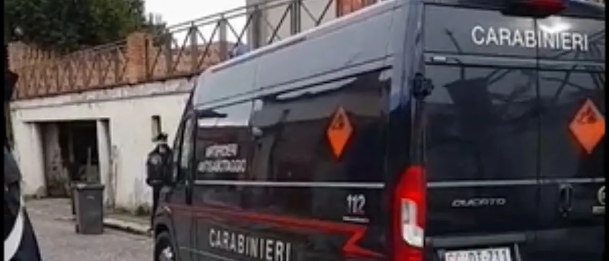 Due spazzini scoprono una bomba dinnanzi al parcheggio comunale di Taurianova: artificieri sul posto