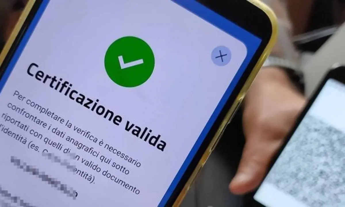 In vigore il super green pass: le nuove regole. In Calabria controlli per certificato verde e mascherine all’aperto