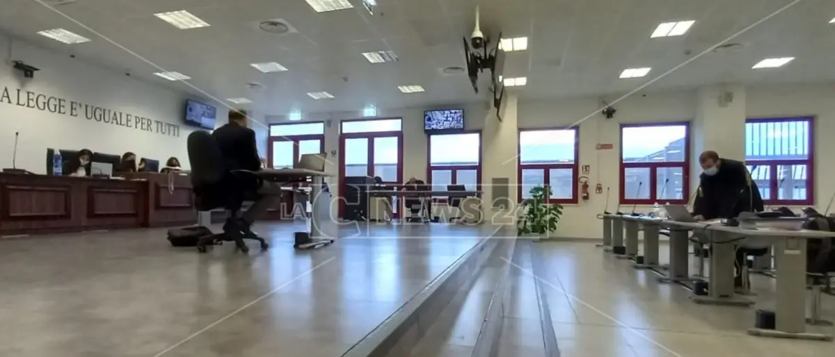 «L’eternit della casa dell’ex comandante di Vibo Nesci smaltito con i mezzi del Comune»