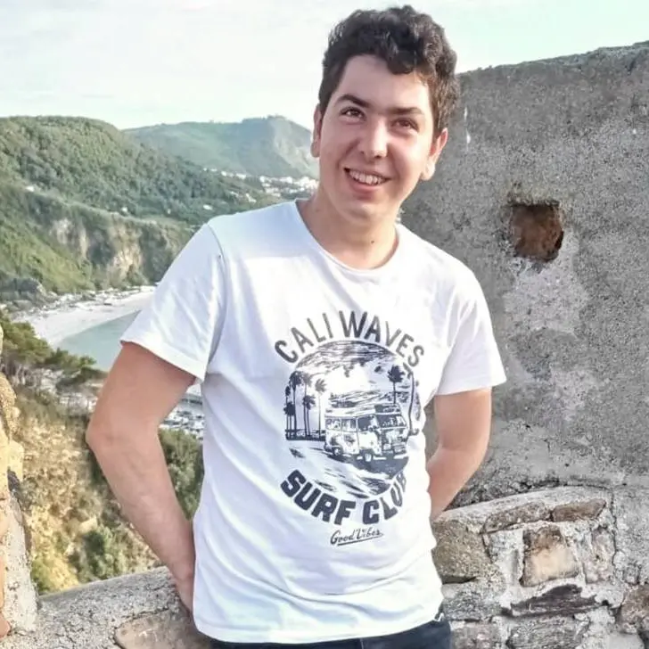 Amore, passione e riscatto: la storia di Vincenzo, il coltivatore di emozioni innamorato della sua Calabria