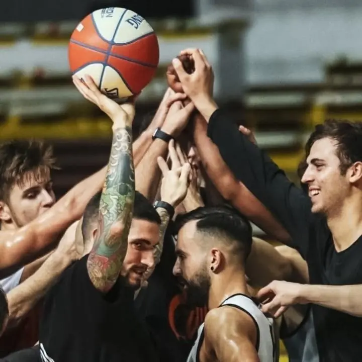 Basket, la Viola Reggio sempre più in crisi: Sant’Antimo vince facile al Palacalafiore