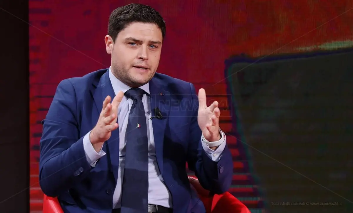 Pnrr, Melicchio (M5s): «Oltre 17 milioni di euro per le strade delle aree interne della Calabria»