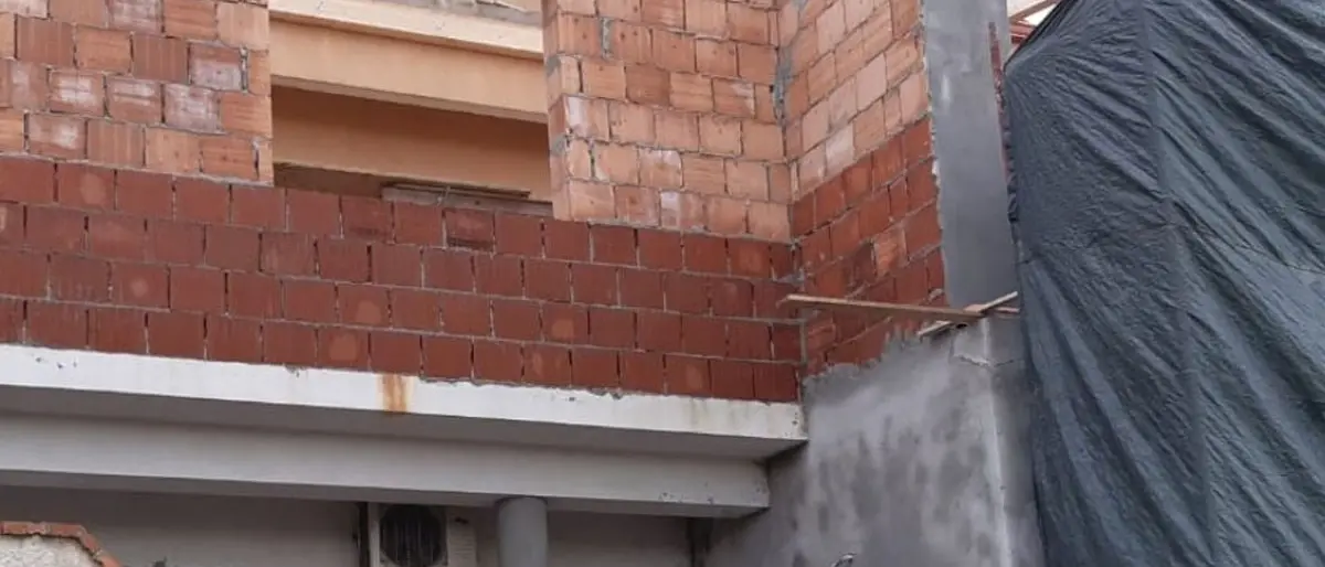 Crotone, sequestrato fabbricato abusivo nel quartiere Farina: denunciato il proprietario