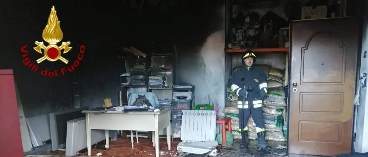 Incendio in un appartamento di Cirò Marina: soccorso il proprietario