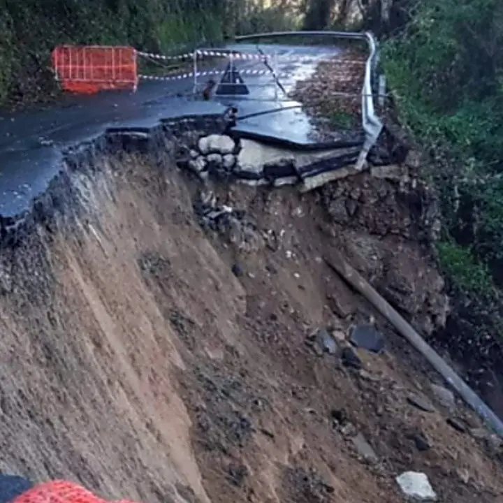 Maltempo Calabria: frana un tratto di strada tra Scilla e Melia