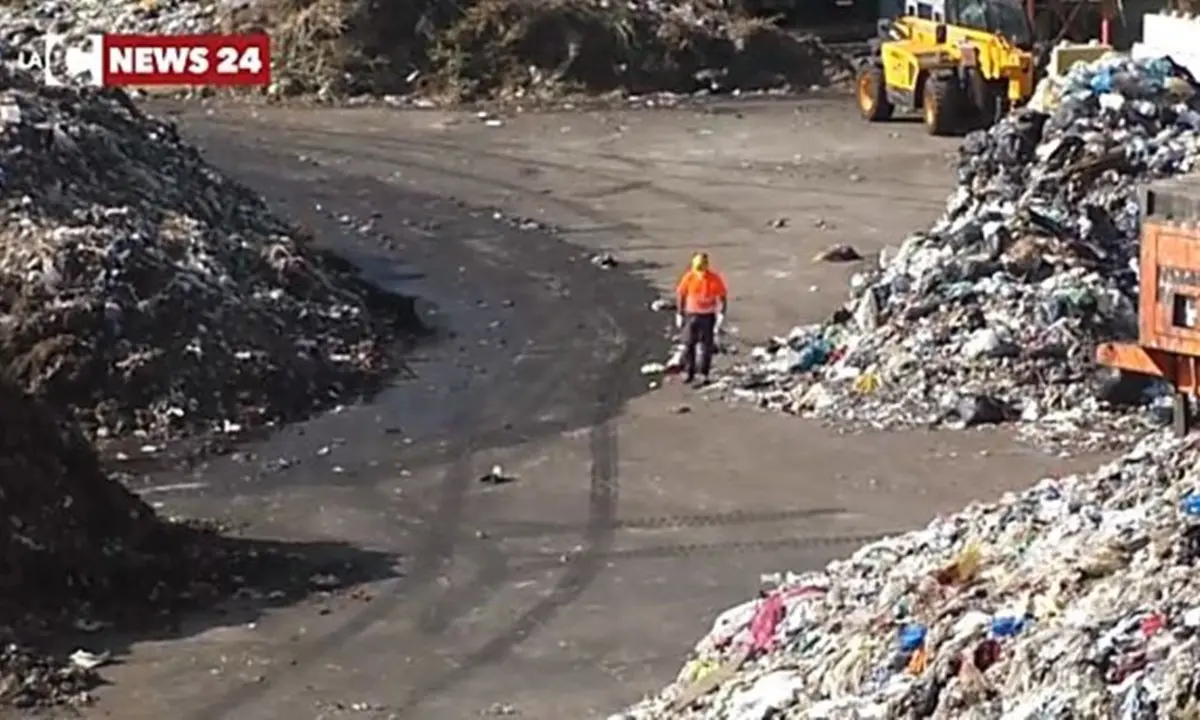 Rifiuti, Catanzaro senza discarica: rimpallo tra Provincia e Regione sull’autorizzazione paesaggistica