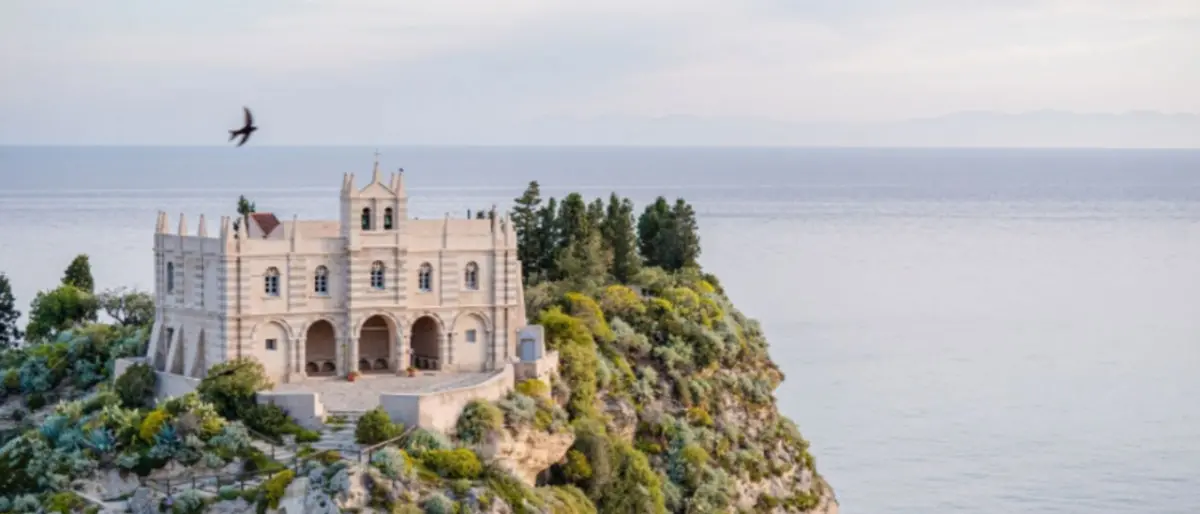 «La Calabria potrebbe fare turismo 365 giorni l’anno: la Regione apra il confronto»