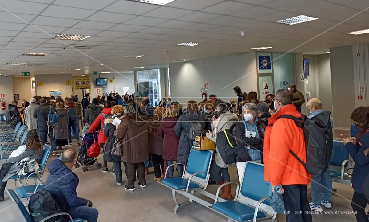 Aeroporto Lamezia, lo sfogo di un passeggero: «Zero distanziamento e pochissimi controlli»