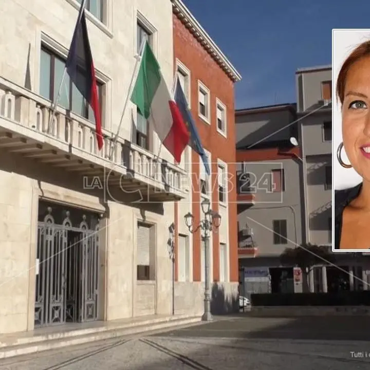 L’associazione vicina alla maggioranza di Voce rinuncia al contributo di 7mila euro. E c’è chi invoca l’intervento di Tansi