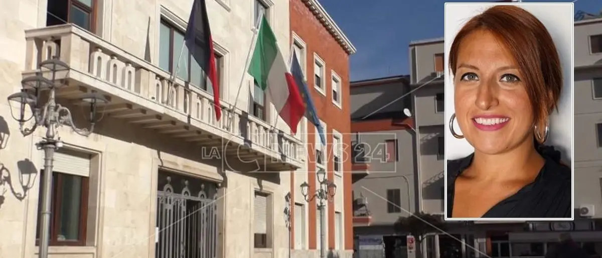 L’associazione vicina alla maggioranza di Voce rinuncia al contributo di 7mila euro. E c’è chi invoca l’intervento di Tansi