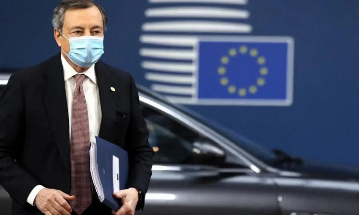 Draghi nel mirino dei no vax, nelle chat minacce al premier: «Tutte le sere sotto casa sua»