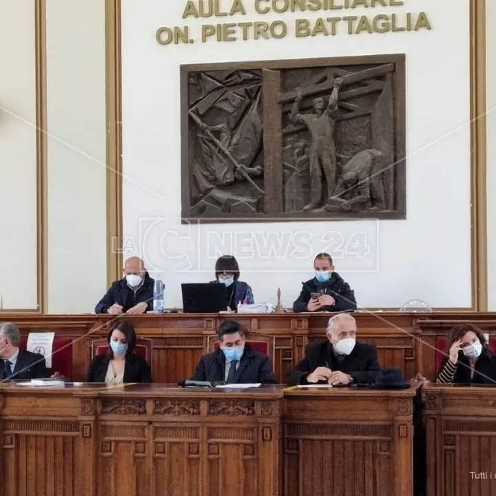 Consiglio comunale di Reggio Calabria, il centrodestra presenta una mozione di sfiducia