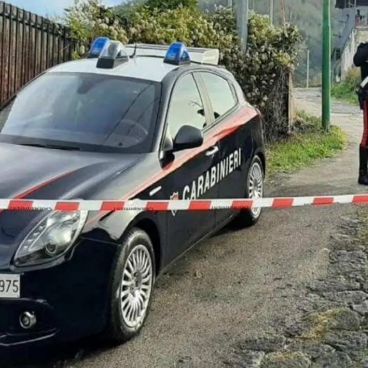 Donna uccisa in strada a colpi d’arma da fuoco nel Catanese, trovato morto il presunto omicida