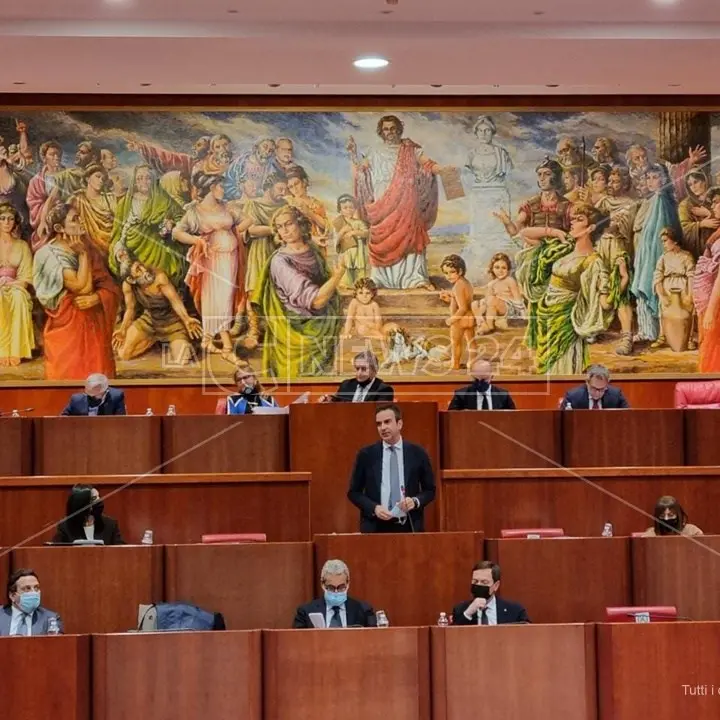 Occhiuto ostenta i primi 50 giorni ma la minoranza fa il suo mestiere: «Promesse senza scadenze»