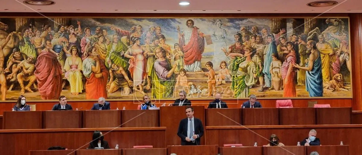 Occhiuto ostenta i primi 50 giorni ma la minoranza fa il suo mestiere: «Promesse senza scadenze»